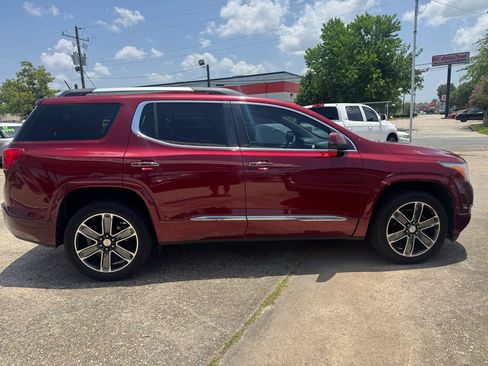 Used 2017 GMC Acadia Denali w/ Technology Package FWD image 5