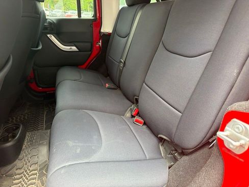 Used 2018 Jeep Wrangler Unlimited Sahara AWD/4WD image 17