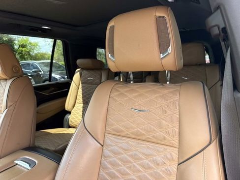 Certified 2023 Cadillac Escalade Premium Luxury AWD/4WD image 20