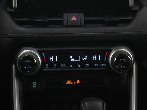 Used 2025 Toyota RAV4 LE AWD/4WD image 17