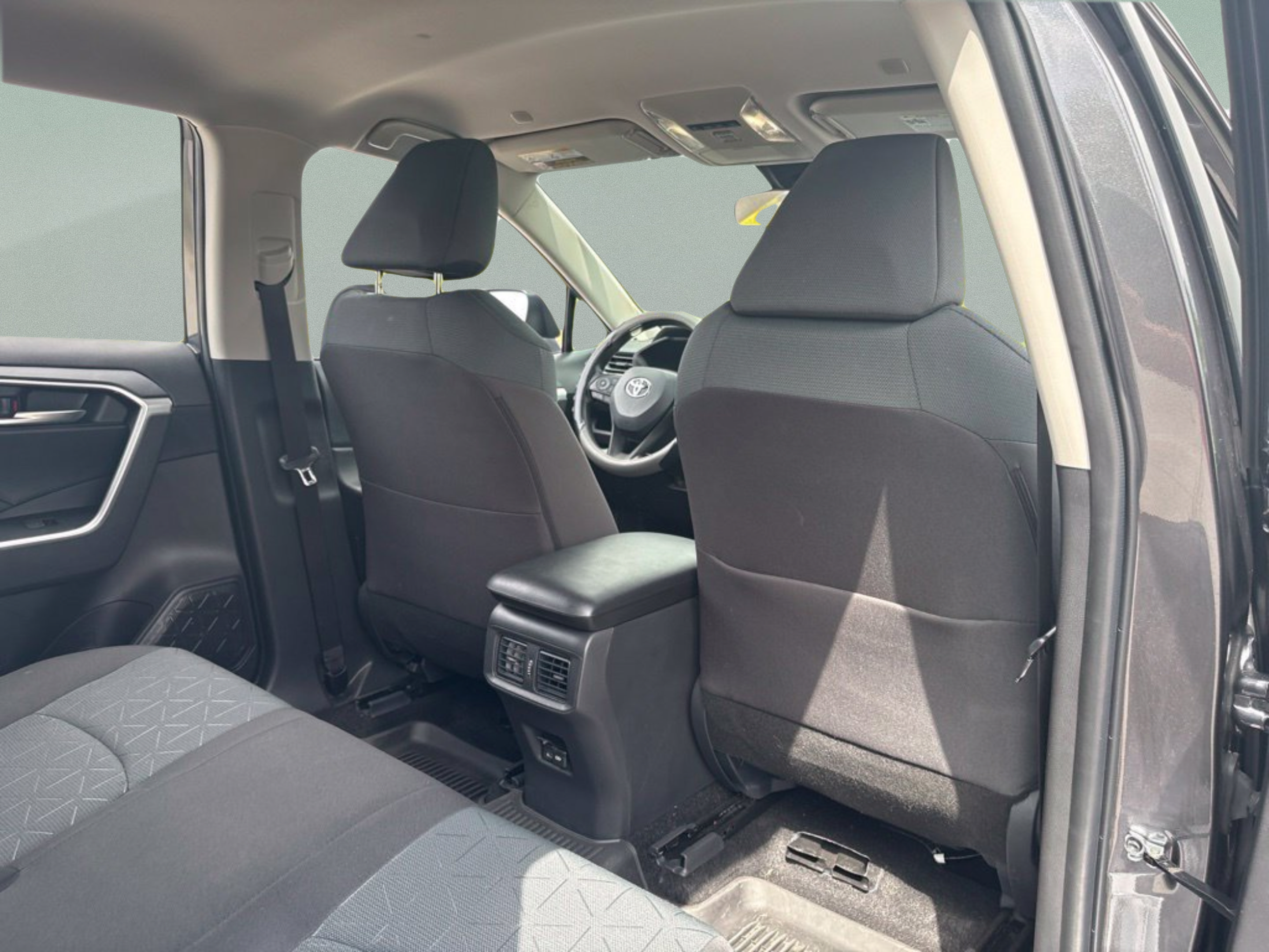 Used 2025 Toyota RAV4 XLE FWD image 26