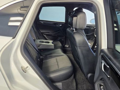 Used 2022 Porsche Macan S image 14