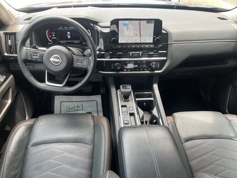 Certified 2024 Nissan Pathfinder Platinum w/ Lighting Package (N93) FWD image 10