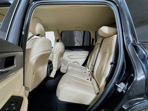 Used 2022 Jeep Grand Cherokee Limited image 22