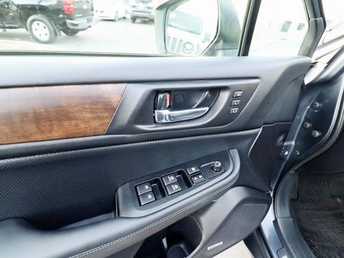 Used 2017 Subaru Outback 3.6R Limited image 36