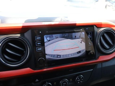 Used 2019 Toyota Tacoma TRD Sport w/ Technology Package AWD/4WD image 16