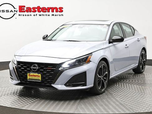 Used 2023 Nissan Altima 2.5 SR w/ SR Premium Package image 1