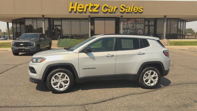 Used 2024 Jeep Compass Latitude AWD/4WD image 5