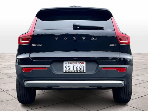 Used 2025 Volvo XC40 B5 Core w/ Protection Package Premier image 7