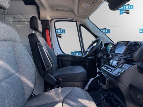 Used 2025 RAM ProMaster 2500 w/ Convenience Group image 16