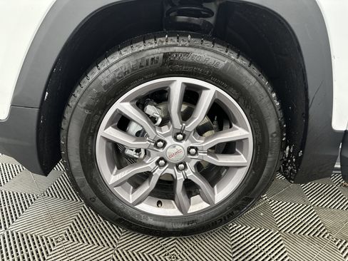 Certified 2024 GMC Terrain SLT image 13