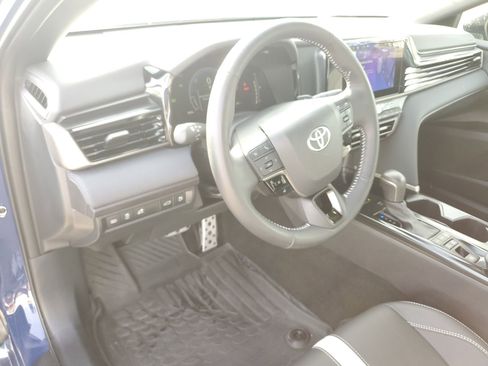 Used 2025 Toyota Camry SE w/ Convenience Package image 19