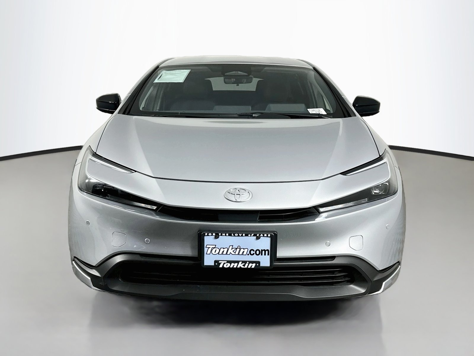 Certified 2025 Toyota Prius LE AWD/4WD image 2