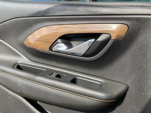 Used 2021 GMC Terrain SLE w/ Driver Convenience Package image 11