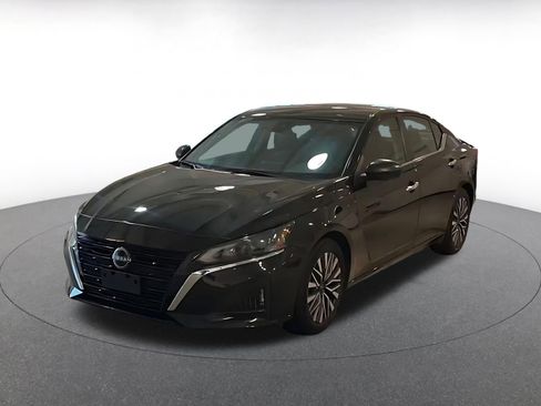 Used 2025 Nissan Altima 2.5 SV image 7