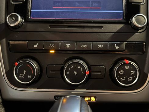 Used 2015 Volkswagen Passat 1.8T Limited Edition image 15