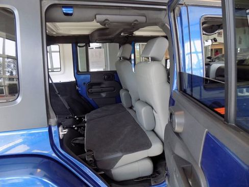 Used 2010 Jeep Wrangler Unlimited Sahara image 34