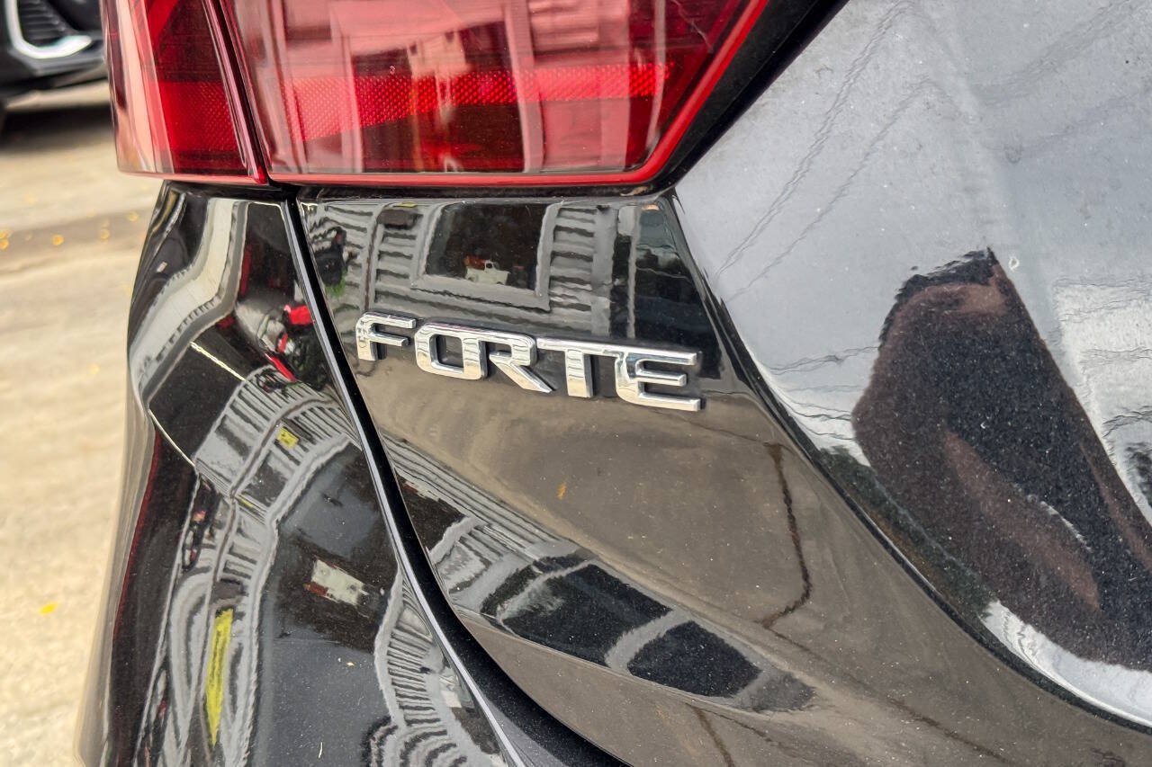 Used 2019 Kia Forte LXS FWD image 12