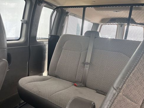 Used 2016 Chevrolet Express 2500 Extended image 17