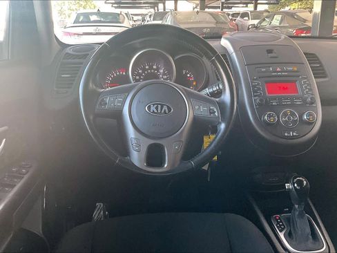 Used 2013 Kia Soul + FWD image 5
