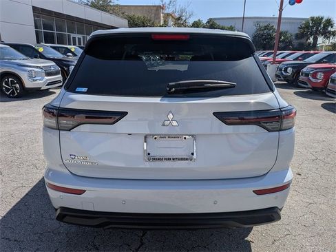 Used 2025 Mitsubishi Outlander ES image 5