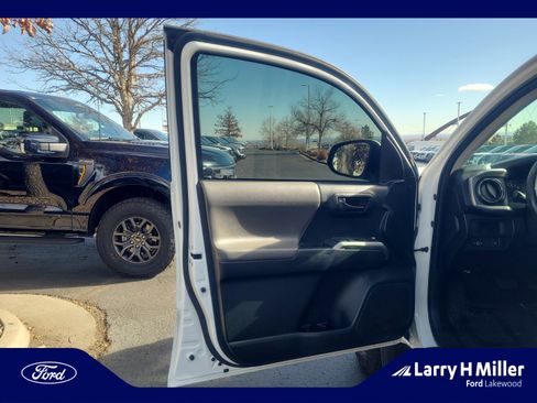 Used 2018 Toyota Tacoma SR5 image 13