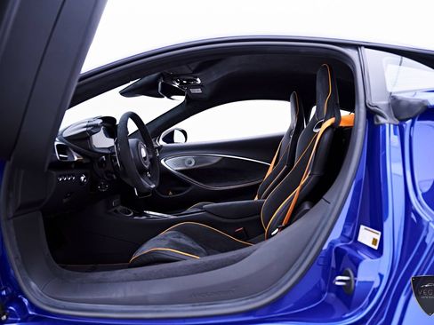 Used 2025 McLaren Artura RWD image 49