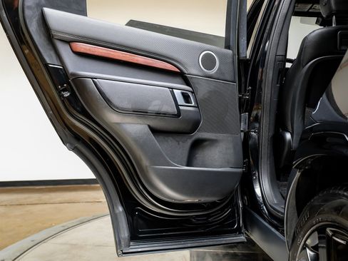 Used 2023 Land Rover Discovery S R-Dynamic image 51