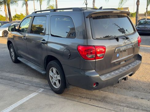 Used 2012 Toyota Sequoia SR5 RWD image 5