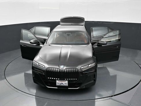 Used 2025 BMW 750e xDrive image 31