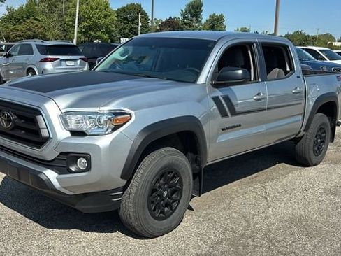 Used 2023 Toyota Tacoma SR5 AWD/4WD image 2
