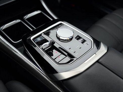 Certified 2023 BMW 760i xDrive w/ Executive Package image 18