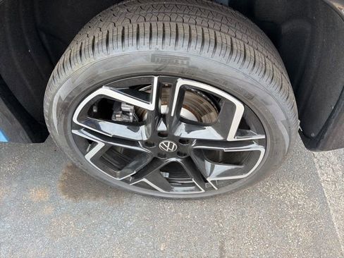 New 2026 Volkswagen Tiguan SEL R-Line image 10