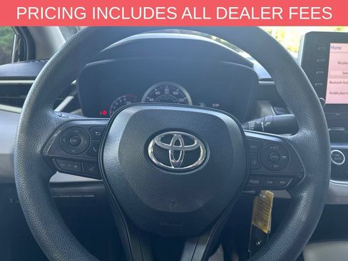 Used 2020 Toyota Corolla LE FWD image 13