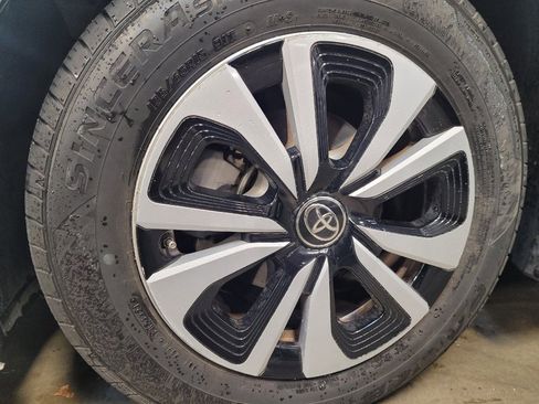 Used 2017 Toyota Prius Prime Advanced image 31