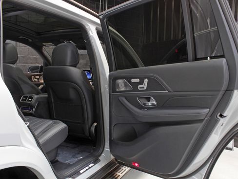 Used 2025 Mercedes-Benz GLS 63 AMG 4MATIC image 39