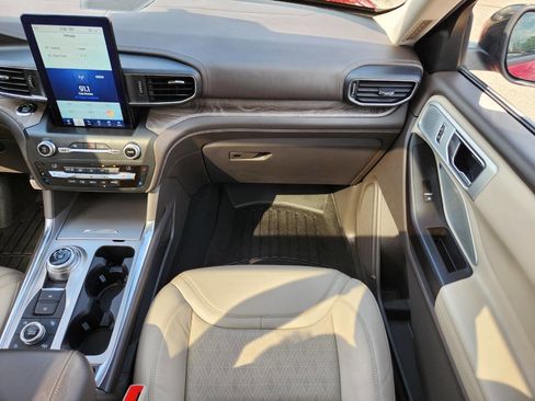 Used 2020 Ford Explorer Platinum w/ Premium Technology Package AWD/4WD image 17