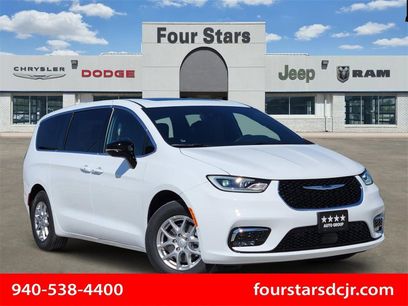 New 2026 Chrysler Pacifica Select