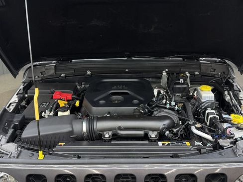 Used 2024 Jeep Wrangler Unlimited Sport AWD/4WD image 19