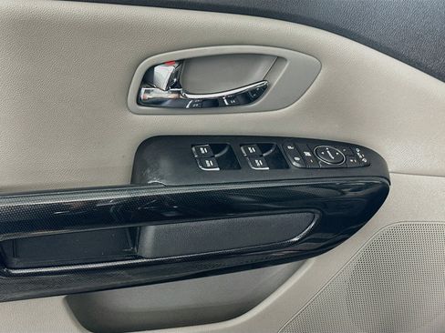 Used 2017 Kia Sedona EX FWD image 15