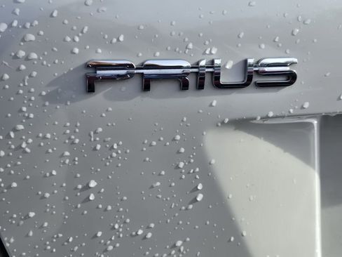 Used 2018 Toyota Prius Four Touring w/ Premium Convenience Package image 7