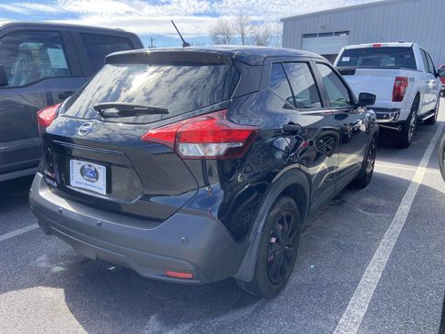 Used 2020 Nissan Kicks S image 9