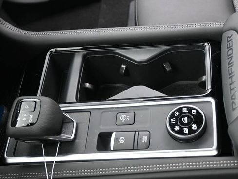 New 2026 Nissan Pathfinder Platinum image 24