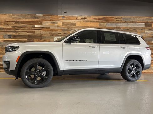New 2025 Jeep Grand Cherokee L Altitude image 49