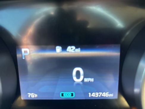 Used 2022 Kia Carnival LX image 27