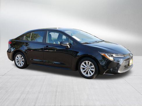 Used 2025 Toyota Corolla LE w/ LE Premium Package FWD image 8