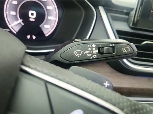 Used 2024 Audi Q5 e Prestige w/ Prestige Package image 46