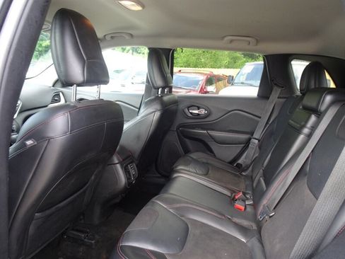 Used 2015 Jeep Cherokee Trailhawk AWD/4WD image 11