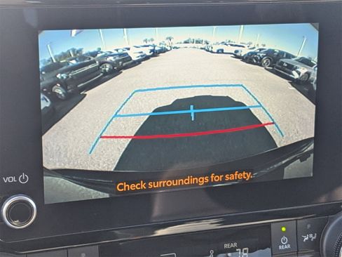 Used 2024 Toyota Highlander XLE image 24