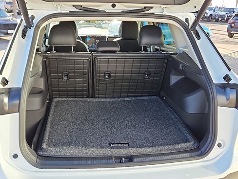 New 2026 Volkswagen Tiguan SE image 7